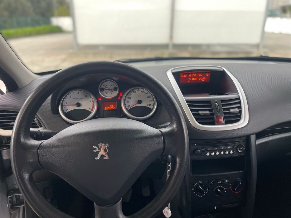 Peugeot 207 1.4 HDi (2008) – Económico e Fiável