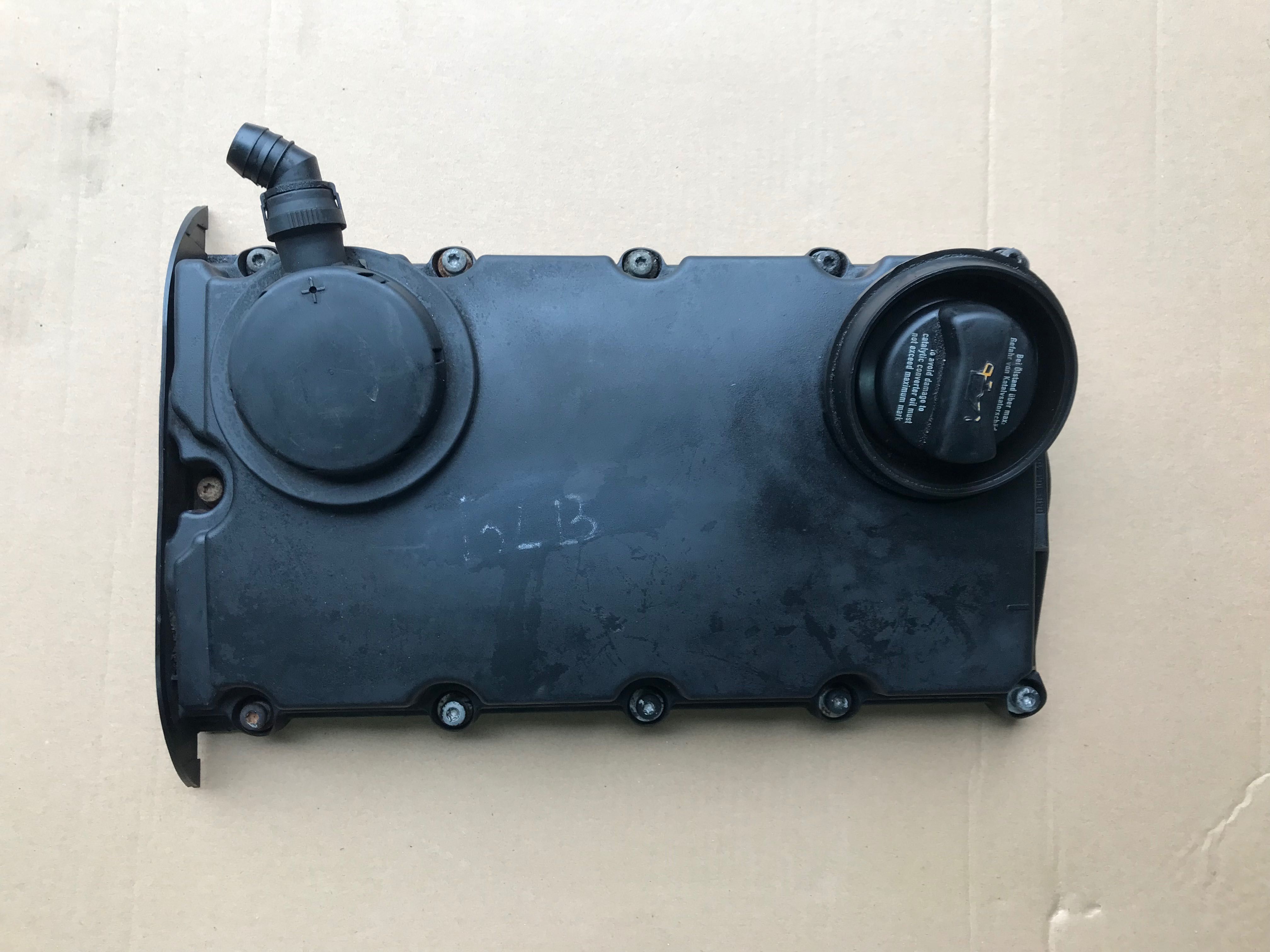 POKRYWA zaworow AUDI A4 B7 A6 C6 2.0 TDI  03G103475B