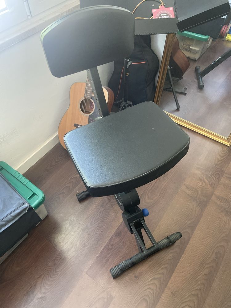 Cadeira para tocar guitarra