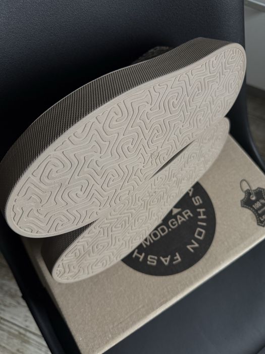 Модні леопардові сліпони