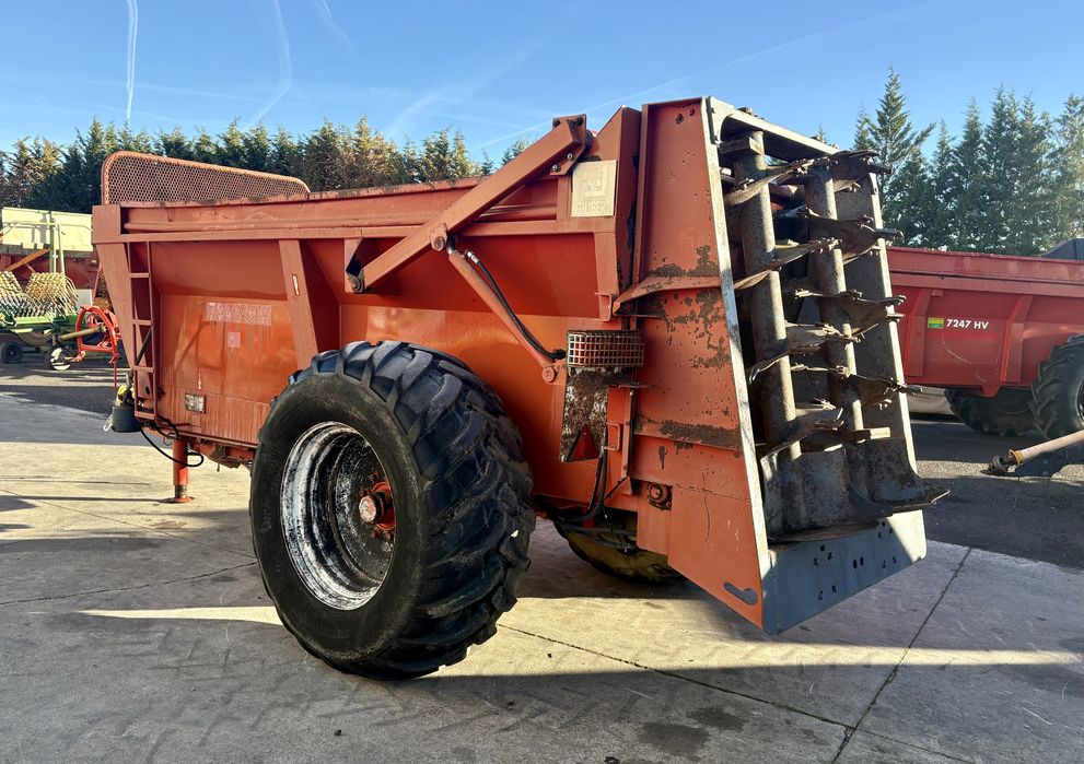 reboque espalhador de estrume