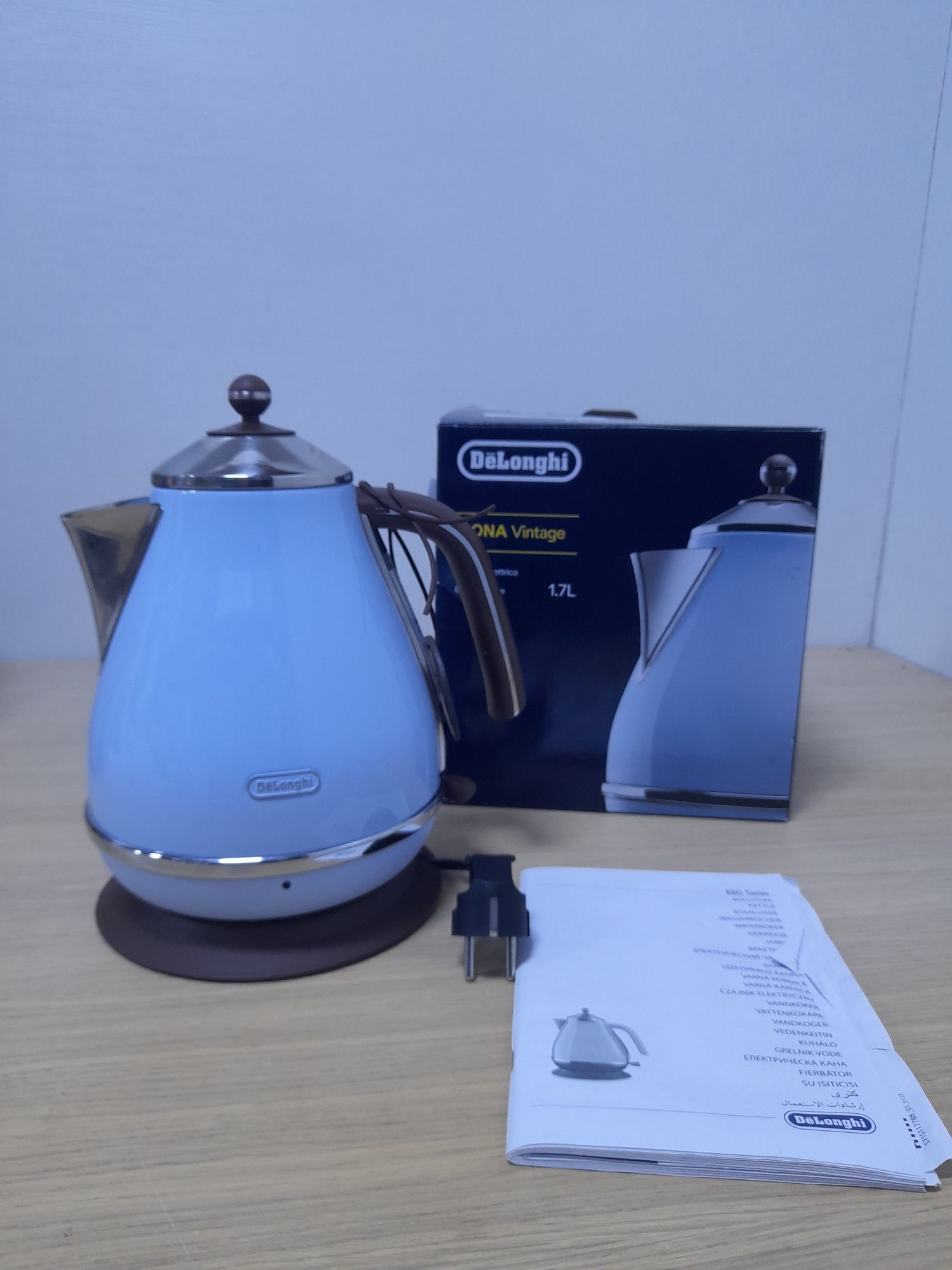 Чайник DeLonghi KBOV 2001 AZ