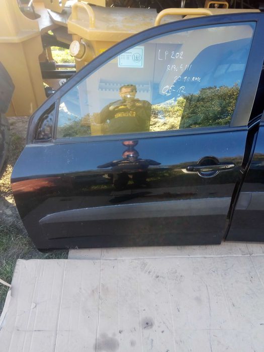 TOYOTA RAV4 III 06-12 drzwi lewe przód kolor czarny 202