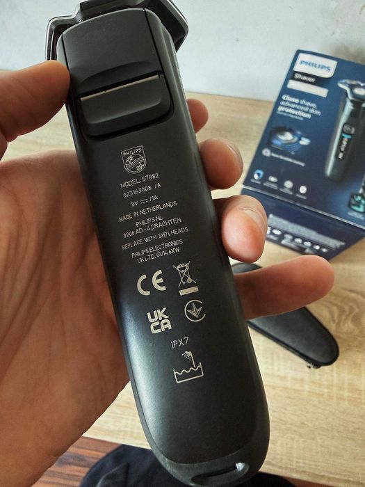 Бритва Philips Series 7000 S7882 ( полный комплект )