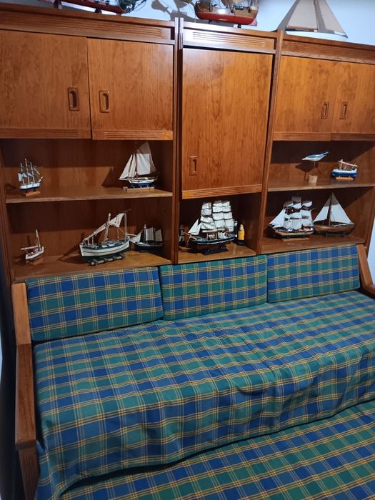 Roupeiros e duas camas individuais