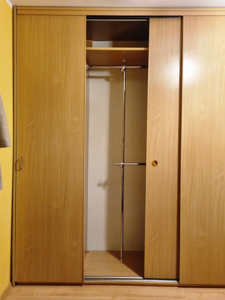 Szafa z drzwiami przesuwanymi