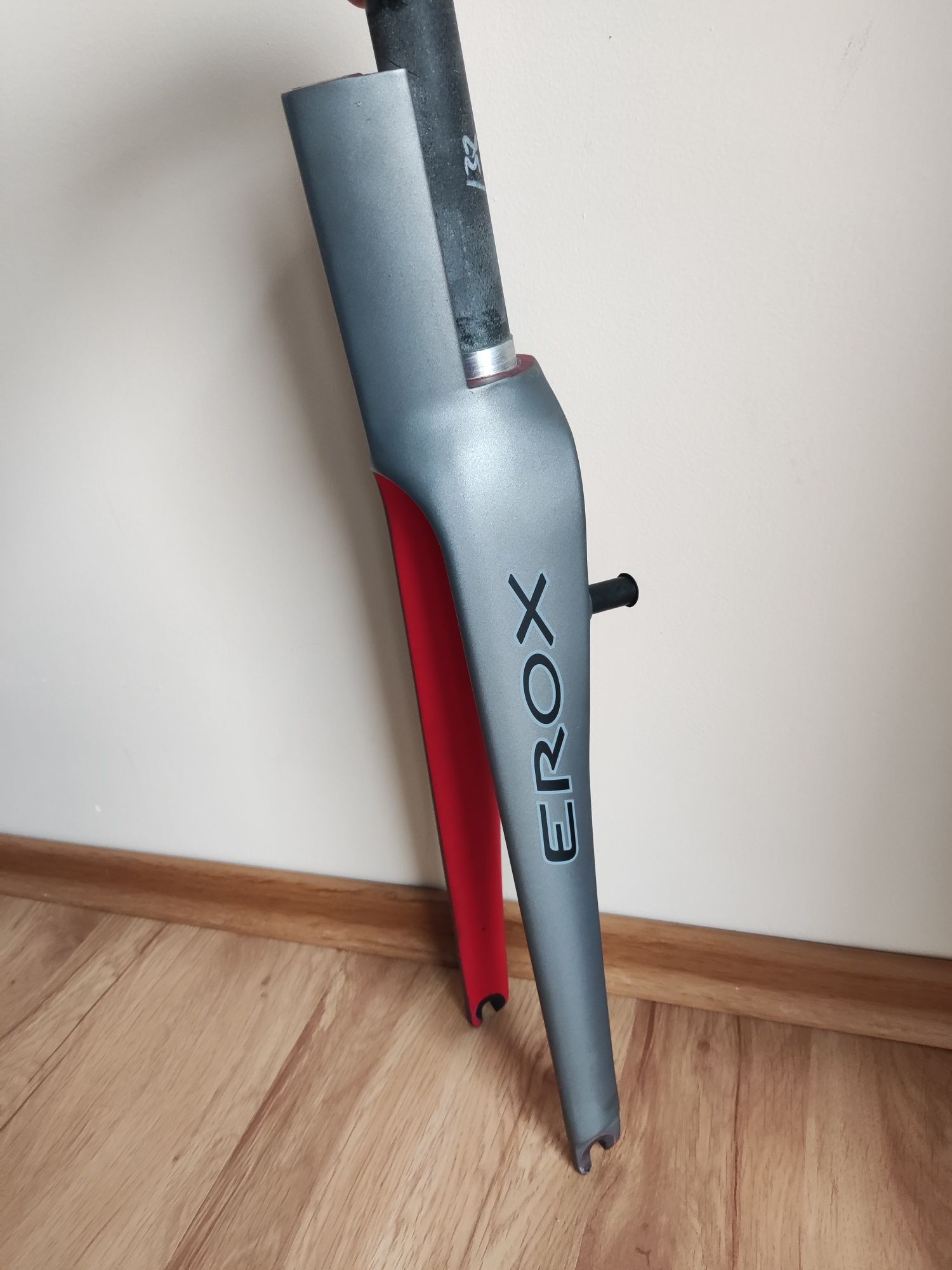 Widelec carbonowy szosowy Erox 28" karbon gravel aero nowy