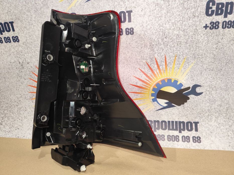 Ліхтар задній лівий Toyota Land Cruiser Prado 14