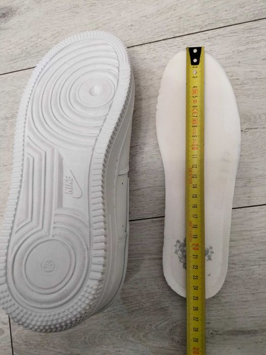 1 but prawy nowy Nike nr 40, długość wkładki 26 cm unisex