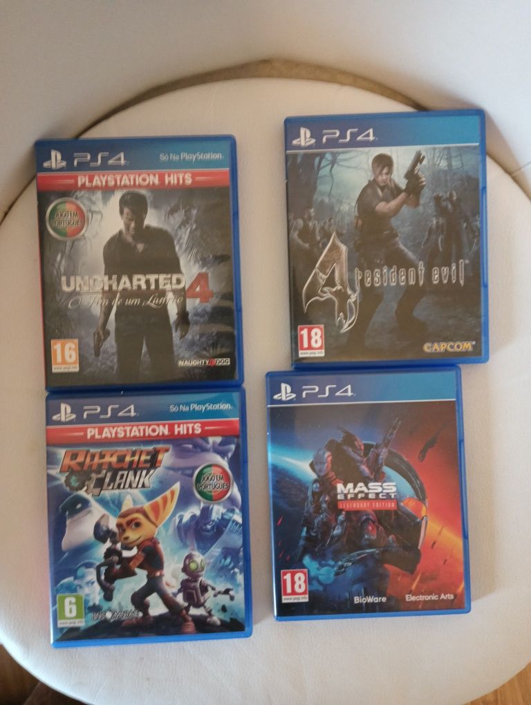 PS4 Slim 500Gb com comando e 4 jogos.
