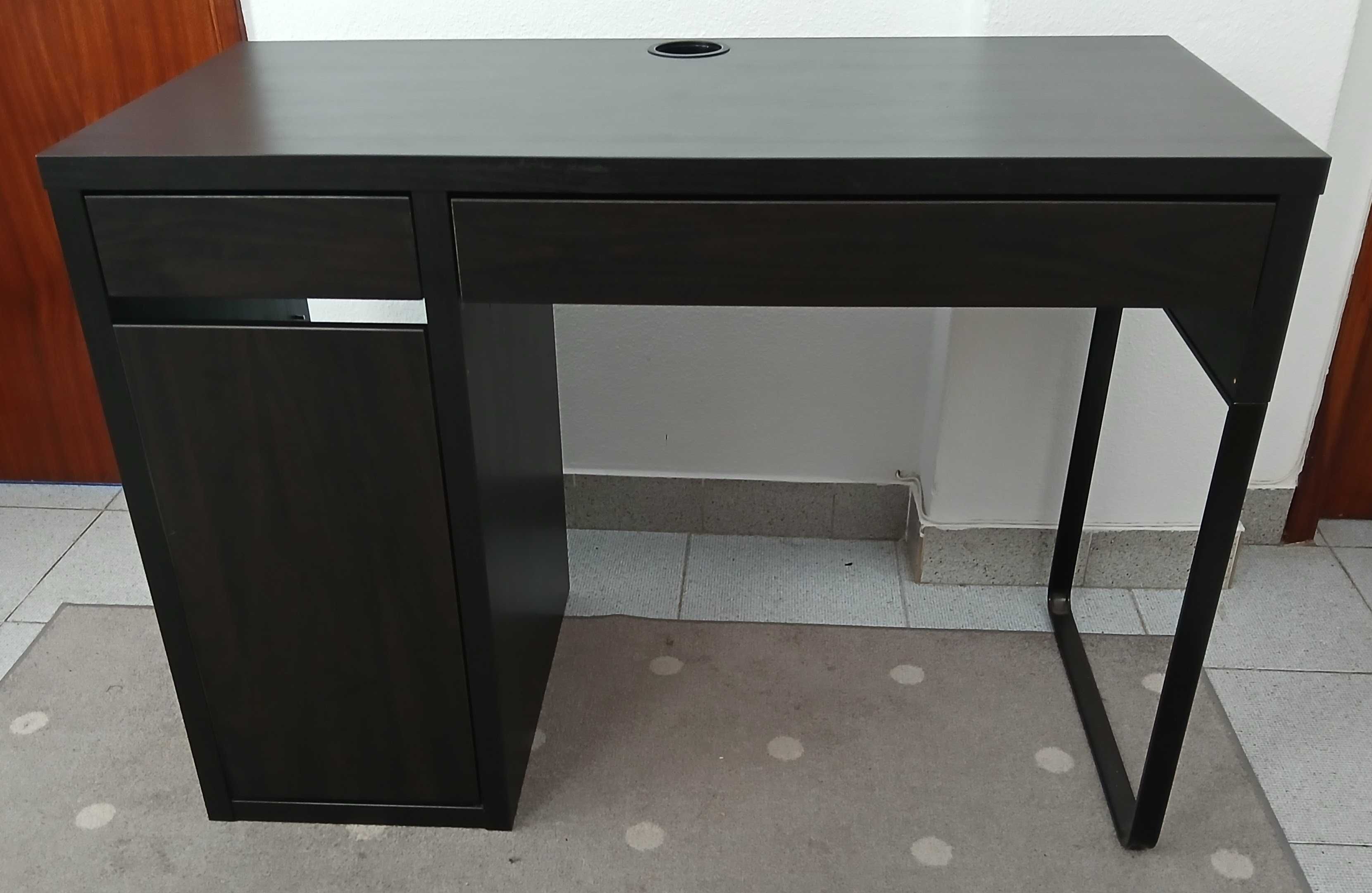 Secretária IKEA modelo "MICKE"