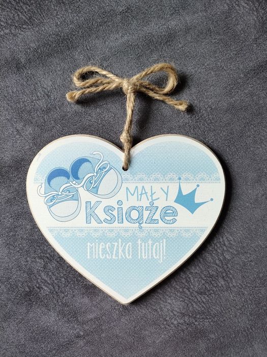 Drewniana tabliczka w kształcie serca "Mały książę mieszka tutaj"