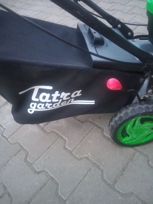 Продам газонокосарку