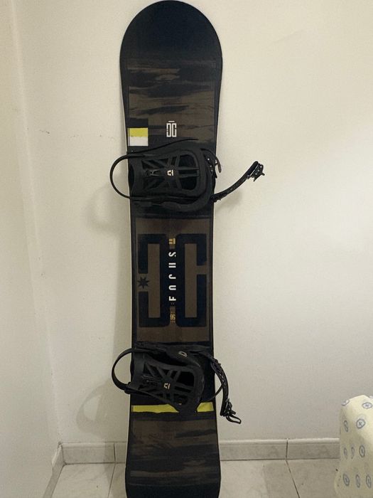 Prancha de snowboard DC FOCUS + fixações Union