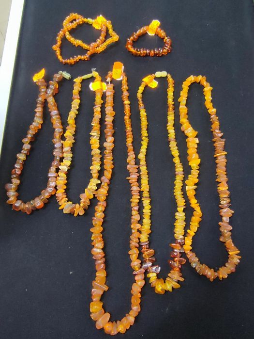 Буси браслети з бурштина