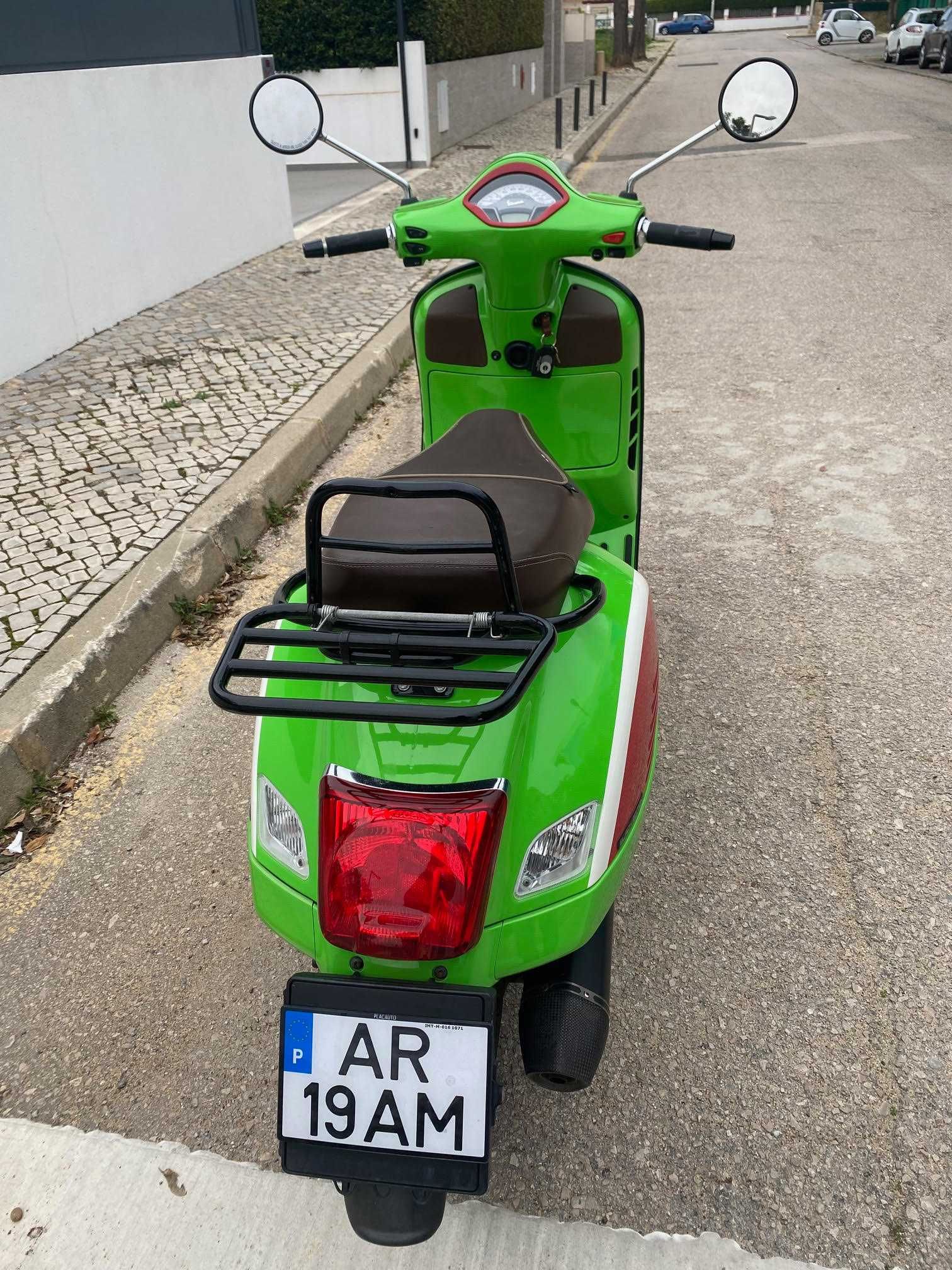 Vespa GTS 300 GTS ABS Black Edition 70th Anniversary