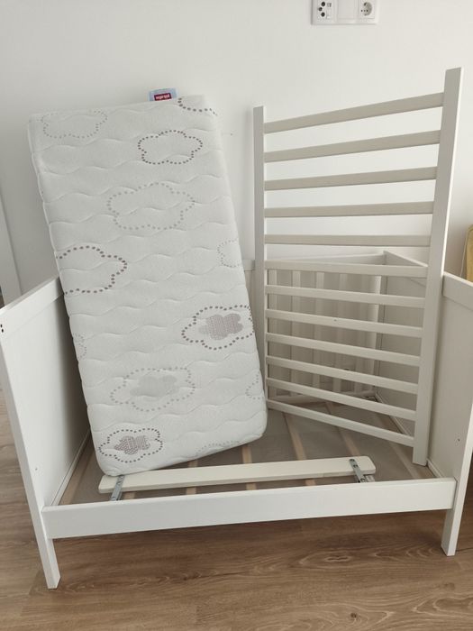 Berço ikea + colchão Pikolin + barra protetora + protetor de colchão
