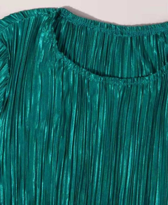 Elegancka plisowana sukienka maxi z długim rękawem