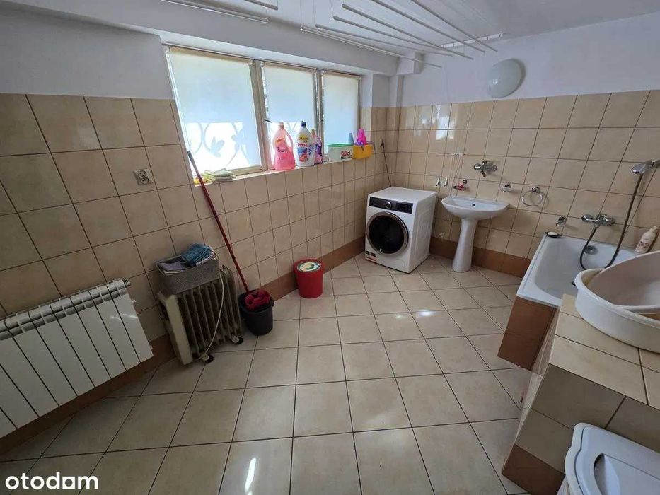 Dom wolnostojący z budynkami przeznaczonymi na działalność gospodarczą