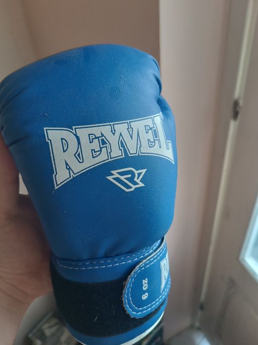 Боксерские перчатки Reyvel 9oz одна перчатка