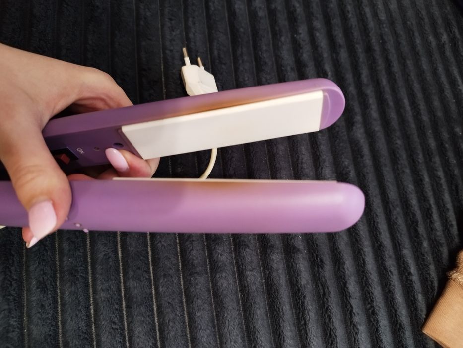 Випрямляч для волосся Elbee – робочий, простий у використанні