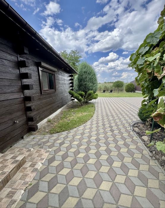 Здається будинок лівий берег , Дніпро