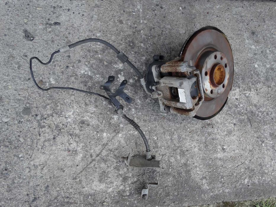 zwrotnica piasta Peugeot 3008 II 5008 2 tył prawy tarcz zacisk hamulca