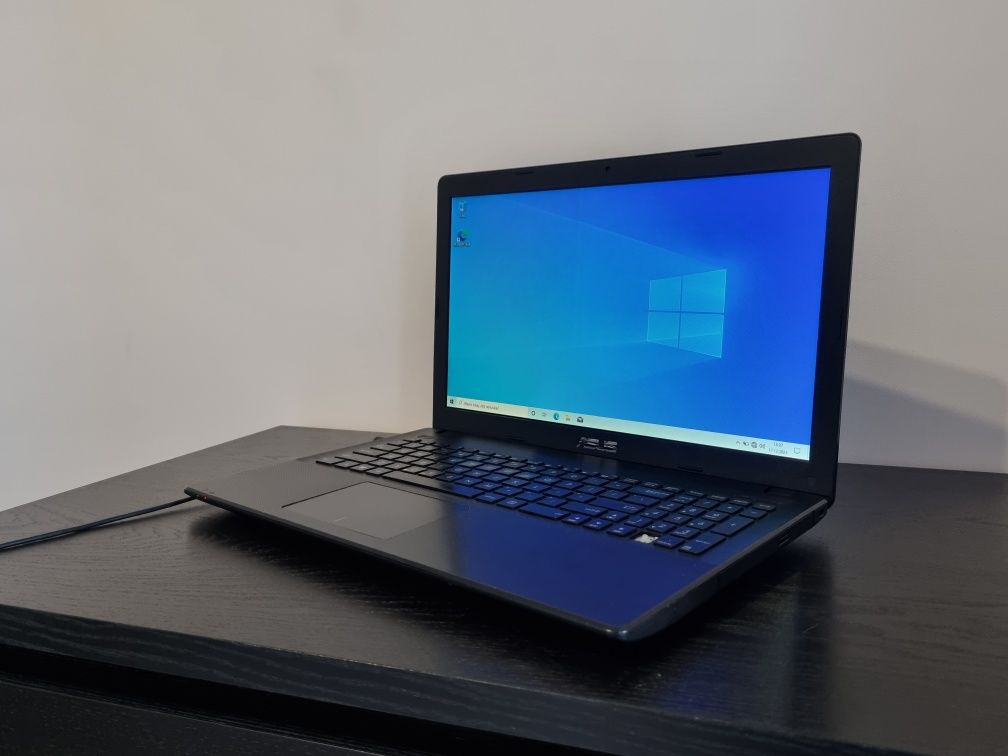 Laptop Asus X551M