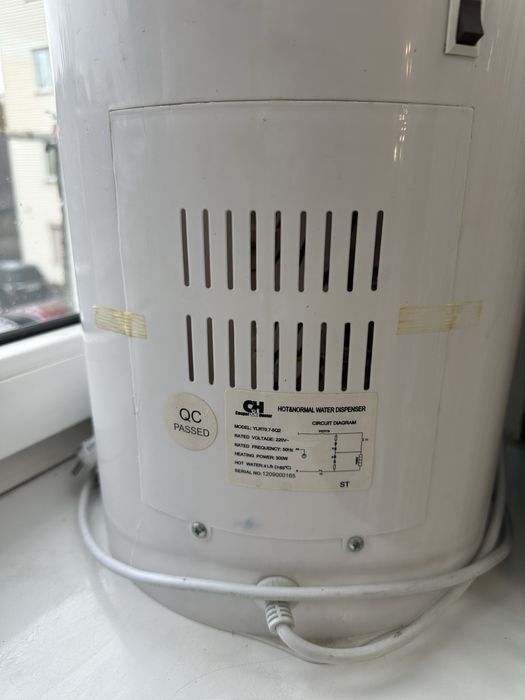 Кулер для води робочий