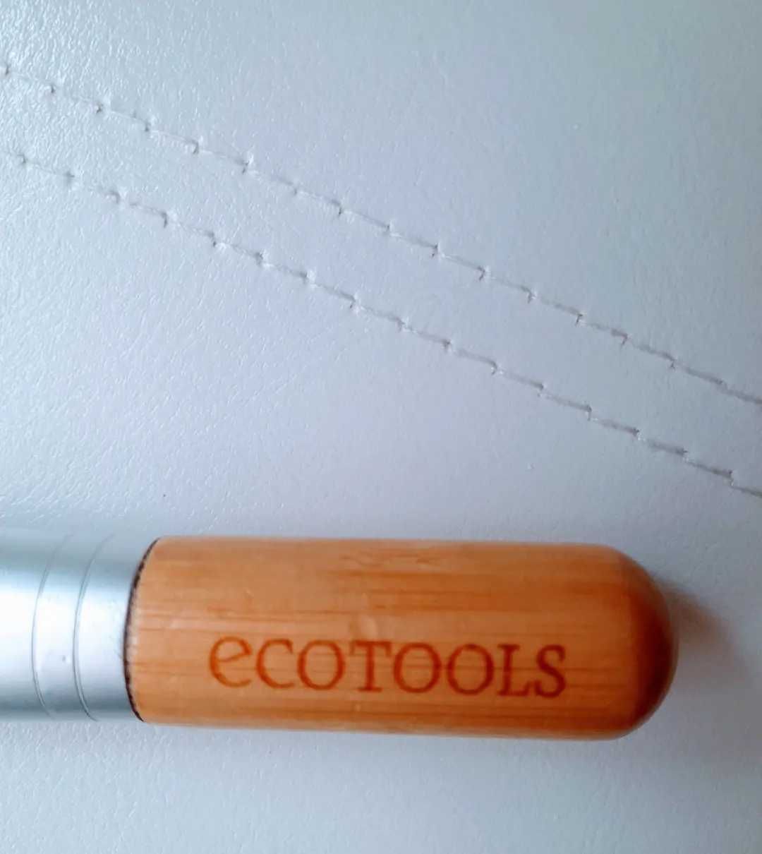 Щіточка для нанесення макіяжу від бренду ecotools.