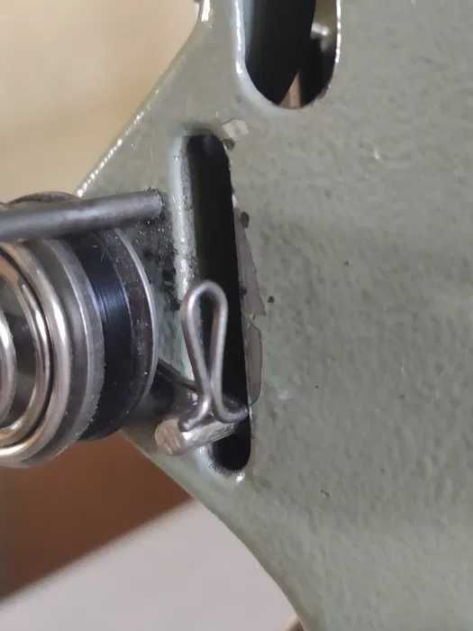 Sprężyny napinacza nici maszyny rymarskiej Singer 45k Adler 104 105