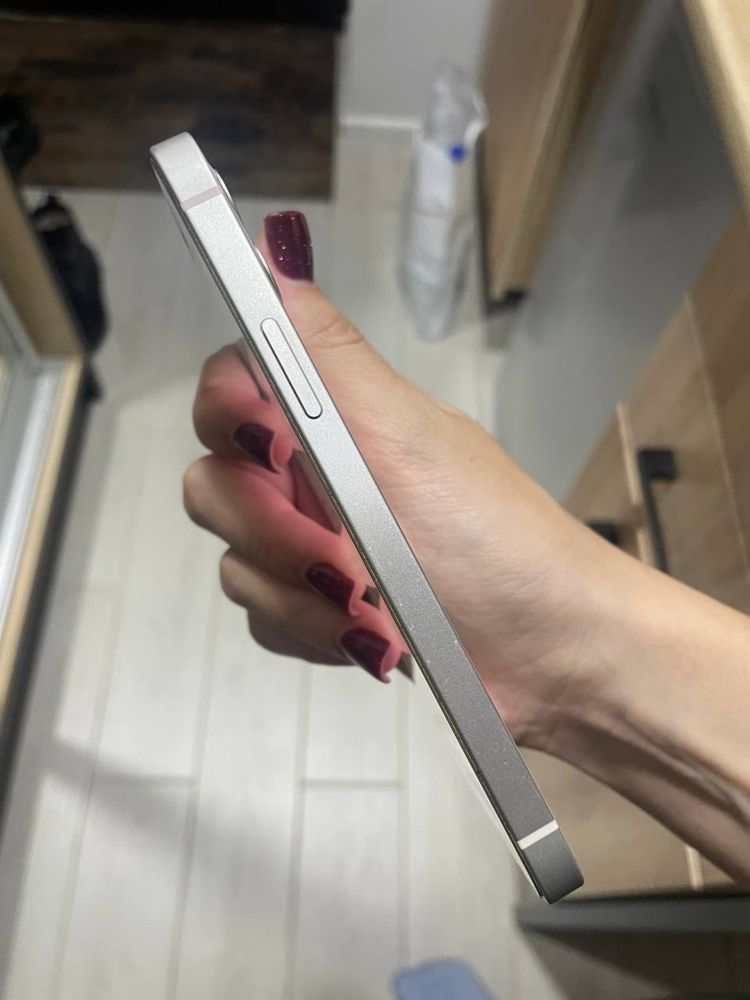 Мій Iphone 12 64 gb