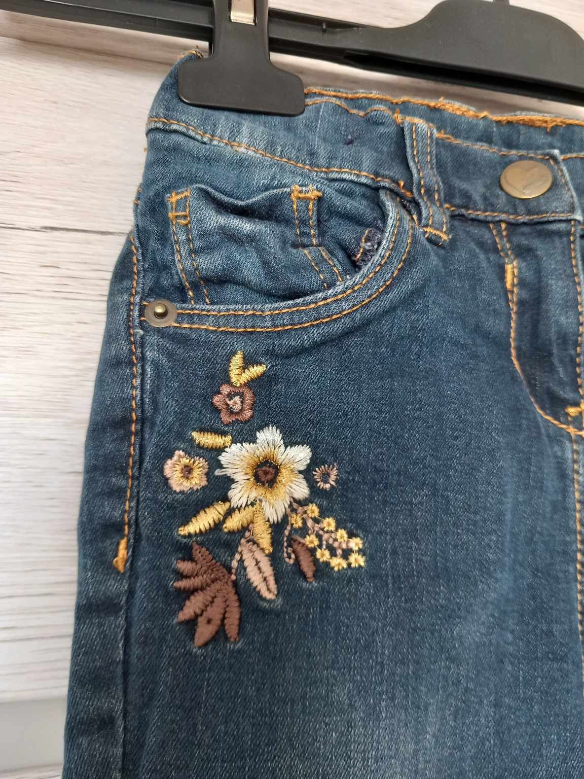Niebieskie jeansy dżinsy dla dziewczynki z kwiatkami Palomino