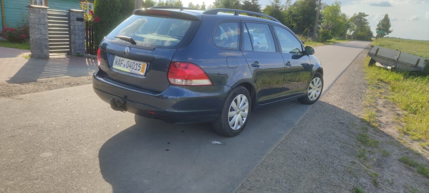 Granatowy vv golf combi