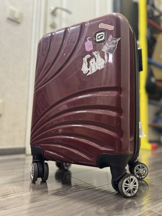 Маленька валіза чемодан на колесах 50 х 30 х 20 см