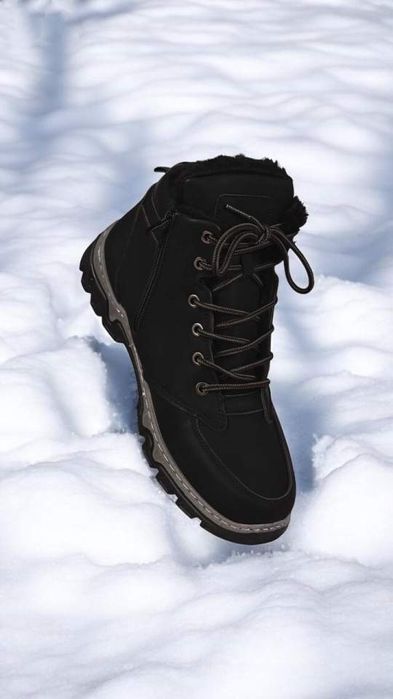Чоловічі зимові кросівки.