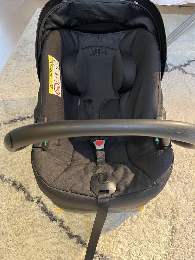 Fotelik   jak  Cybex  Novi Baby I‑Size All Black z bazą Isofix Fotelik