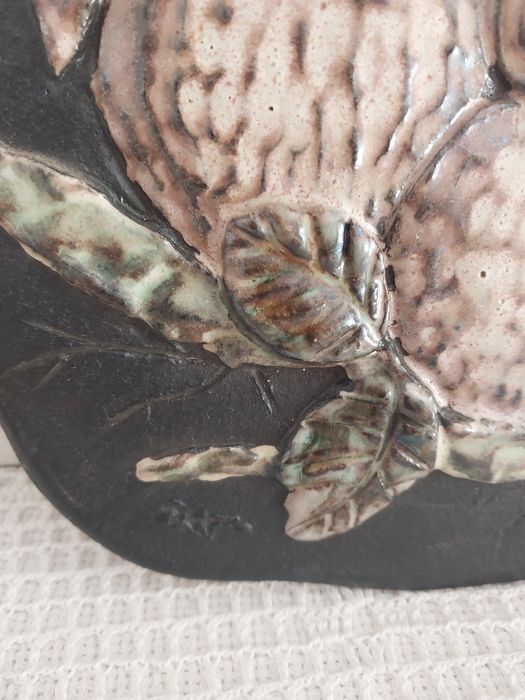 Sowy ceramiczny dekor ścienny.