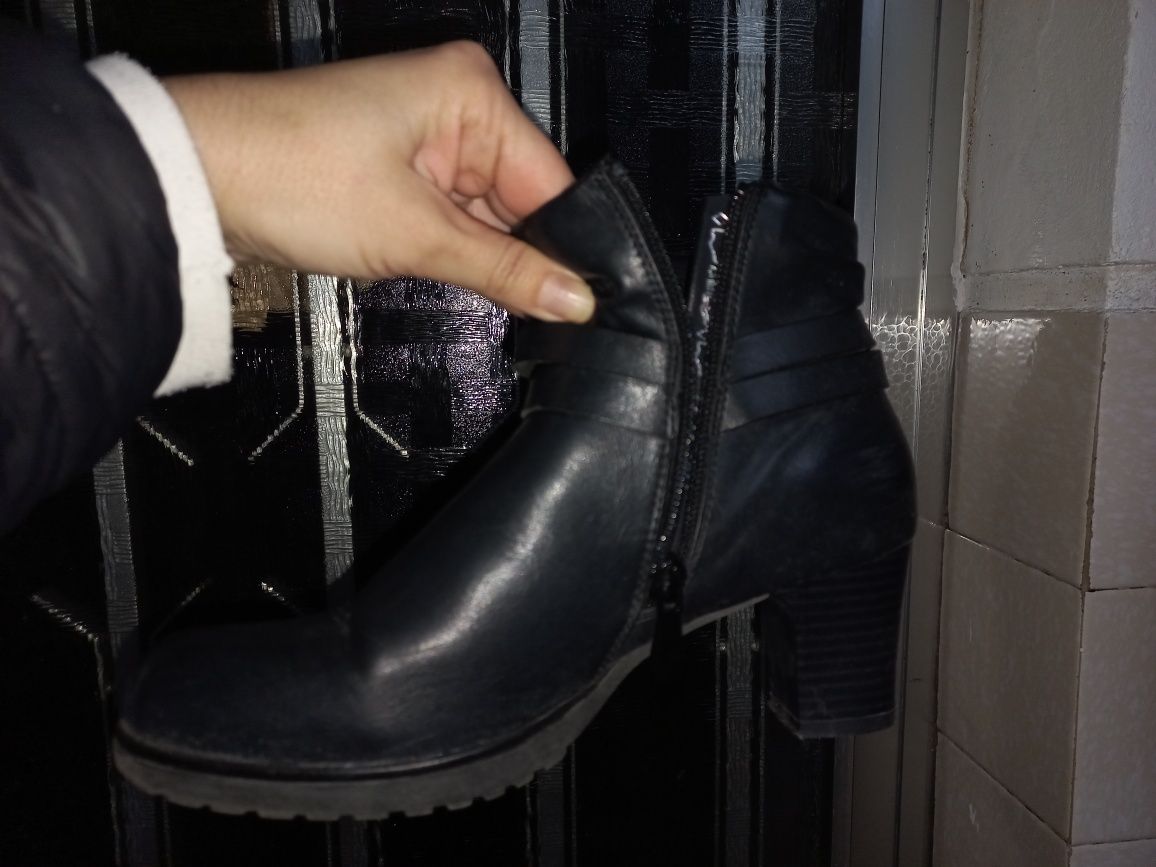 Botins pretos t38