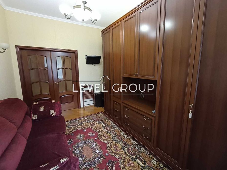 3 кім сталінка на Печерську вул Князів Острозьких (Московська) 37/2