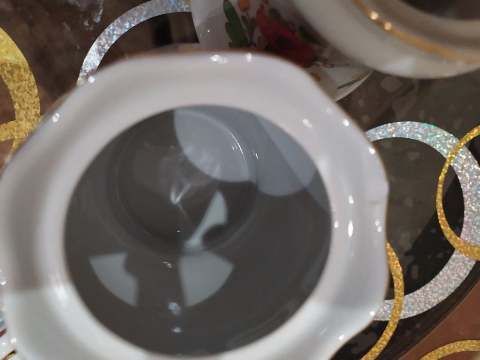 Ёмкости для хранения сыпучих, может для чая, новые.На одной, небольшой