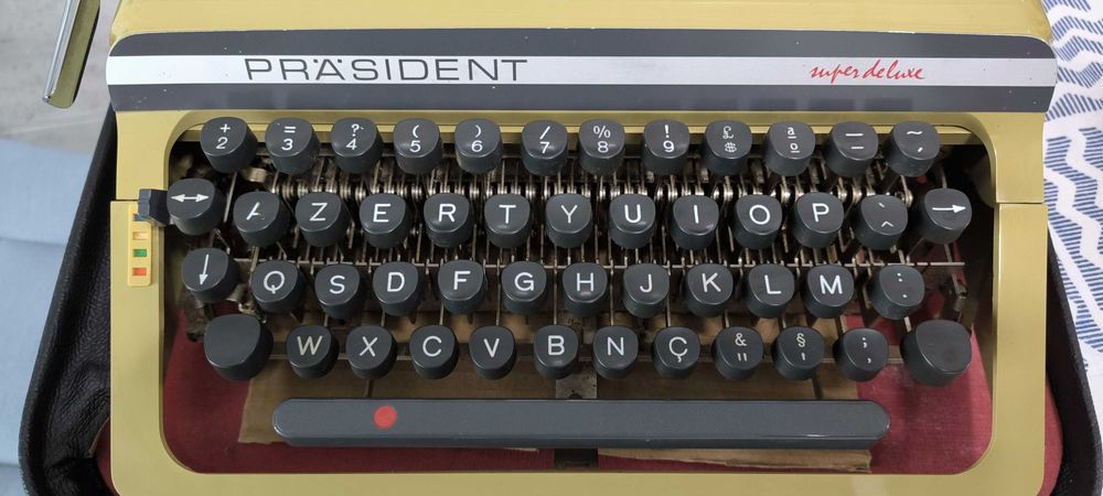 Antiguidade - Máquina de escrever