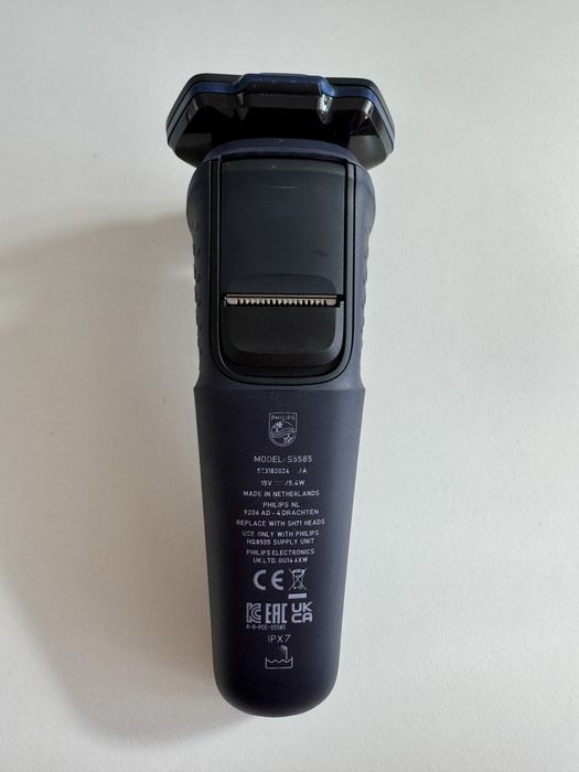 Philips Series 5000 Electric Shaver S5585 – Excellent Condition