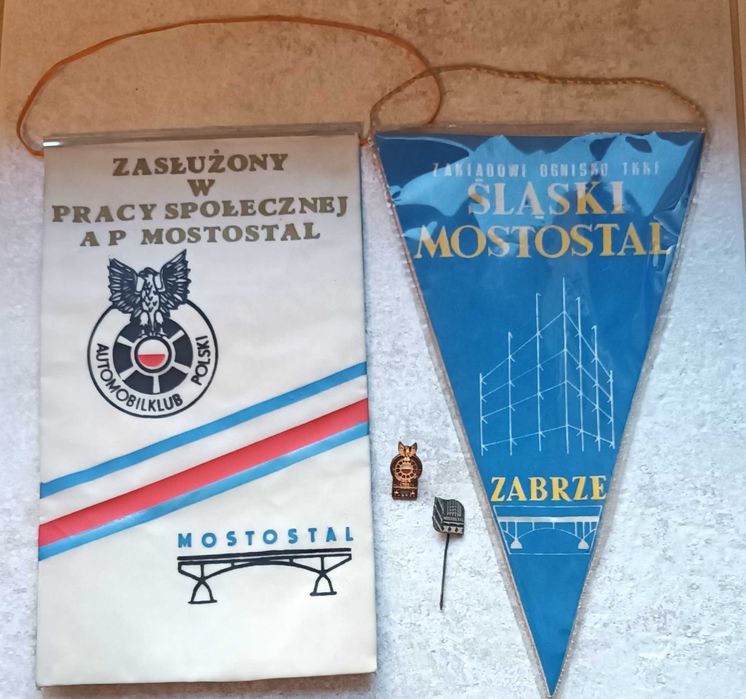 MOSTOSTAL zestaw 2 odznak i 2 proporczyków sprzed lat