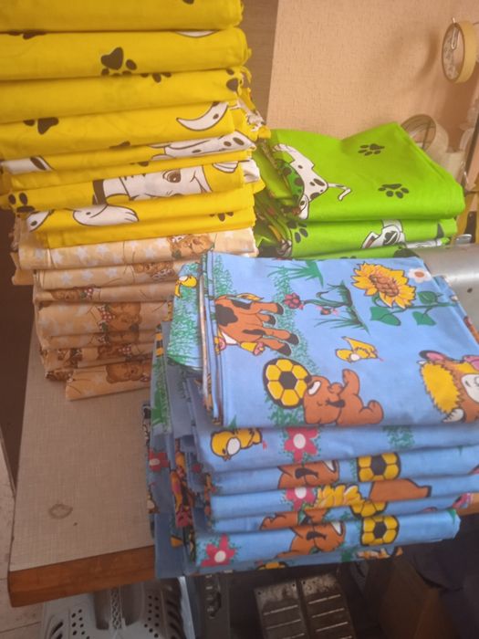 Комплекты детского постельного белья и простыни на резинке