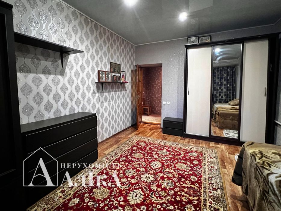 Продам частину будинку з власним двором