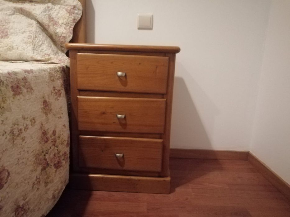 Cama de Casal com mesinhas