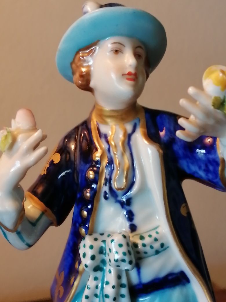 Lindo par de figuras em porcelana europeia impecável