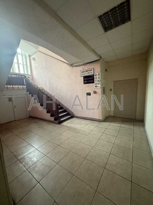 Оренда офісу  по вул. Богдана Хмельницького. ЦУМ