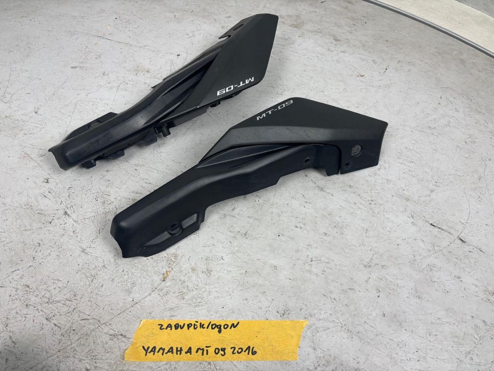 Yamaha MT09 Ogon Zadupek Lewy Owiewka Tył Plastik Tylny 13-16